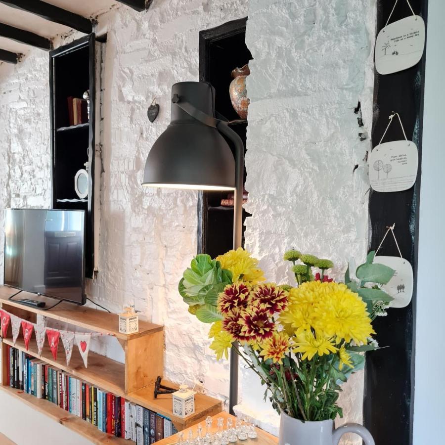 Old Road Cottage Pet Friendly Outdoors Beaches Neath Exterior foto